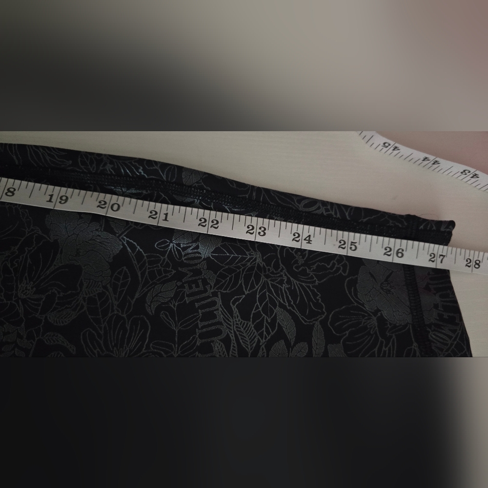 Lululemon Wunder Under HR in Florish Black Iridescent Foil 28" - Picture 11 of 12